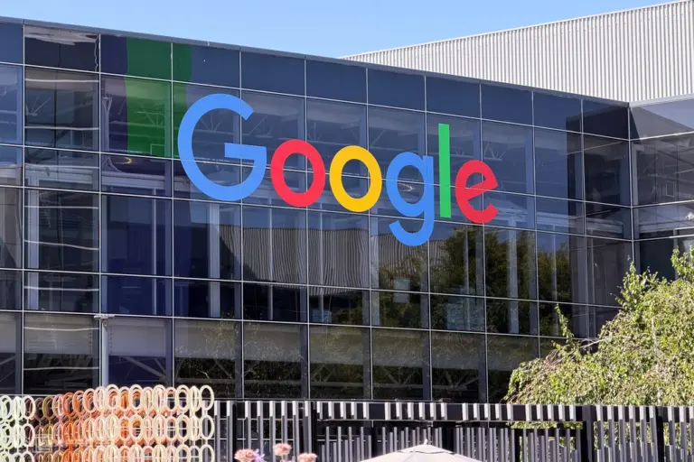 Logo Google tại trụ sở hãng ở Mountain View, California, Mỹ, tháng 5/2026. Ảnh: Lưu Quý
