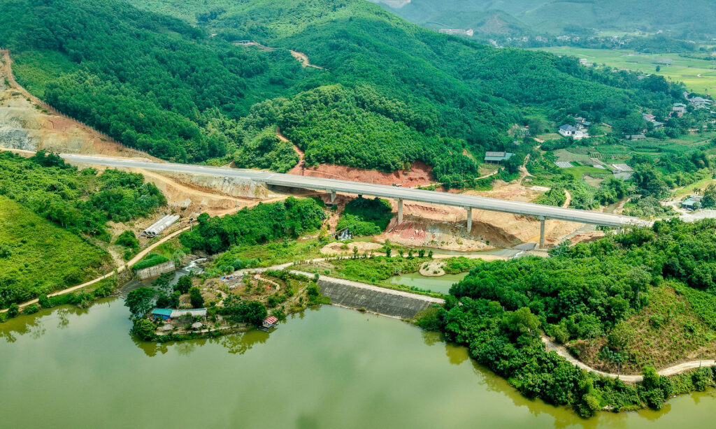 Bảy gói thầu cao tốc Tuyên Quang - Hà Giang xin gia hạn 14 tháng