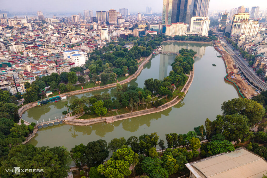 Công viên Thủ Lệ xuống cấp và nhịp sống quanh hồ