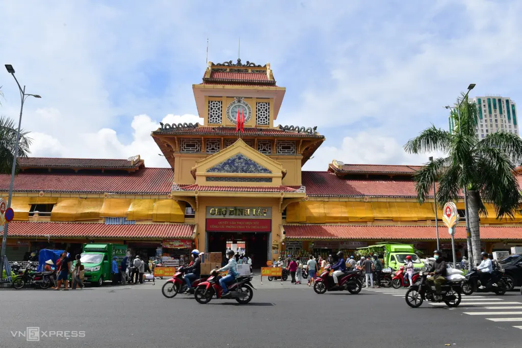 Khách Tây đông nhưng chợ Bình Tây vẫn giữ cách bán cũ