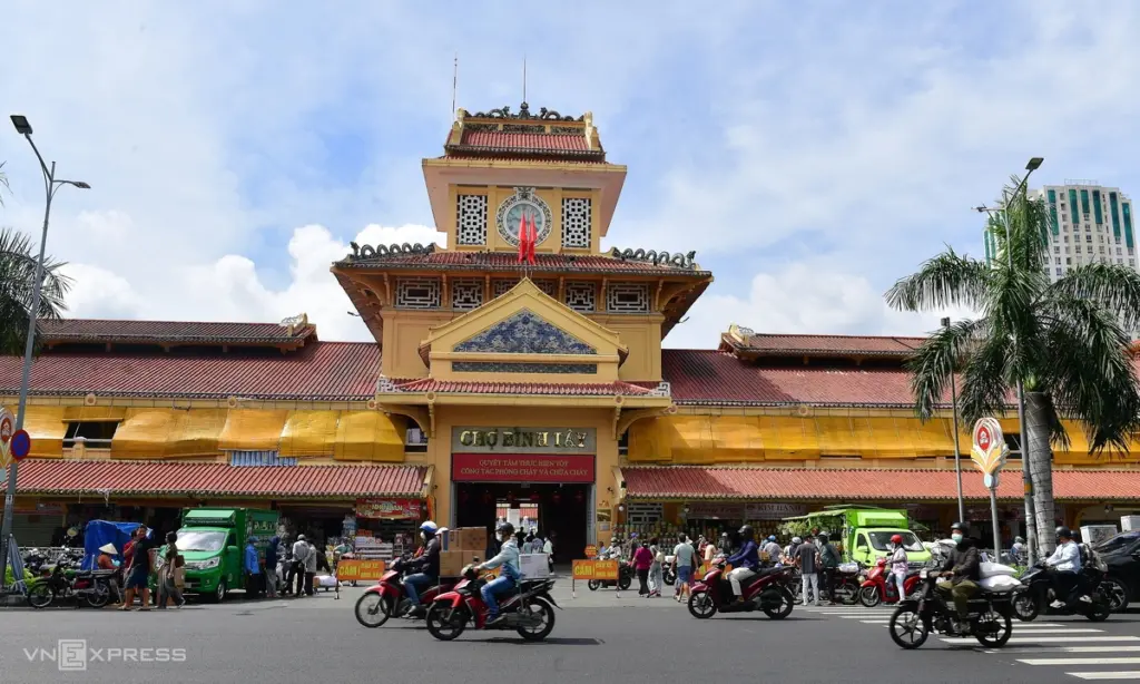 Khách Tây đông nhưng chợ Bình Tây vẫn giữ cách bán cũ