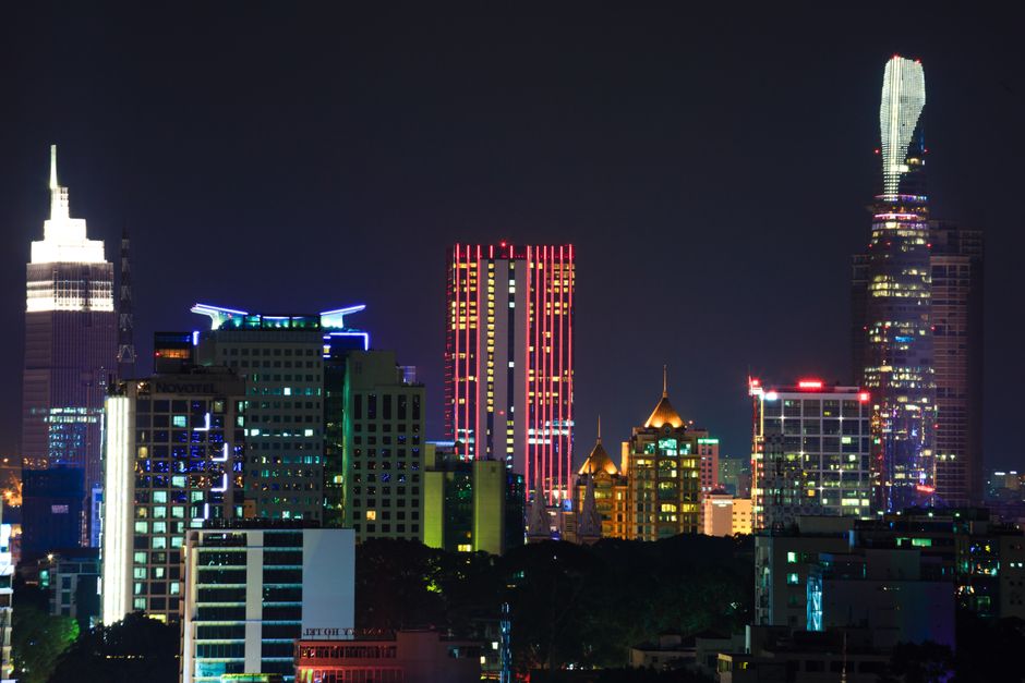 Đi buýt sông ngắm hoàng hôn ở bến Bạch Đằng