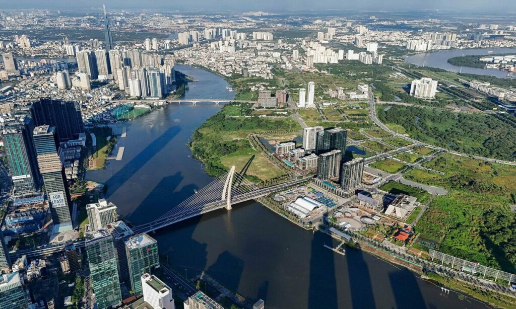 TP.HCM lên hạng tài chính thứ 2 thế giới, chợ và tiệm ven sông đổi nhịp