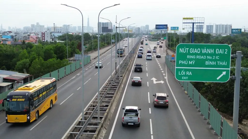 Xe buýt TP HCM đi sân bay Long Thành có được làn ưu tiên?